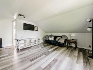 Charming Old Farmhouse, Spacious 2BR on 2Plus Acres - 6