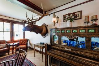 Chico Hot Springs Resort - - 1