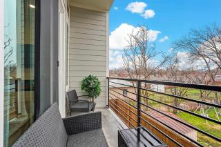 Upscale 2BR Hideaway, Ensuite Bliss, Pet-Friendly - Dallas - 6