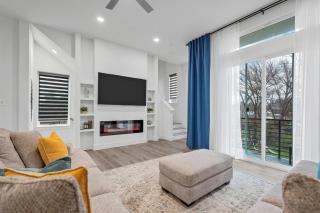 Upscale 2BR Hideaway, Ensuite Bliss, Pet-Friendly - Dallas - 5