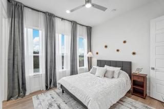 Upscale 2BR Hideaway, Ensuite Bliss, Pet-Friendly - Dallas - 3