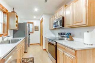 Cabin on Beaver Lake with Views and Furnished Deck! - Rambo Riviera - 1