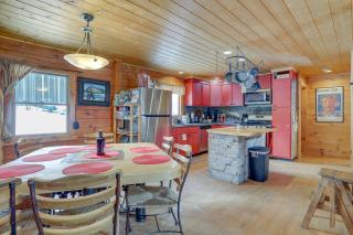 2 Mi to Skiing Casper Cabin with Mtn Views! - Crimson Dawn - 9