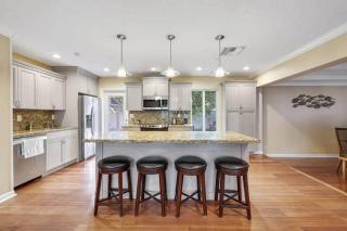 Heated Pool Villa-Walk to Beach-Tiki Bar-Sleeps 8 - Pompano Beach - 8