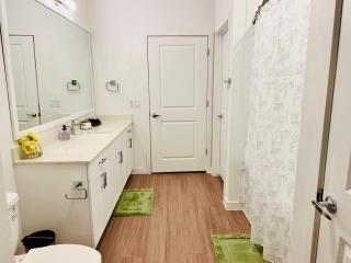 Room only with private bath in a 2BR apt 15min from airport and downtown - Austin - 3