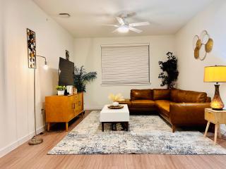 Room only with private bath in a 2BR apt 15min from airport and downtown - Austin - 9