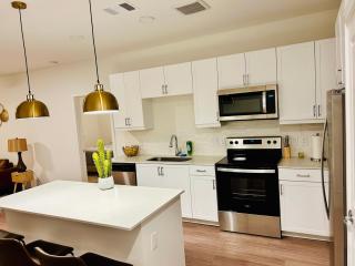 Room only with private bath in a 2BR apt 15min from airport and downtown - Austin - 8