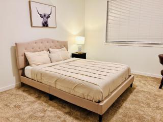 Room only with private bath in a 2BR apt 15min from airport and downtown - Austin - 0