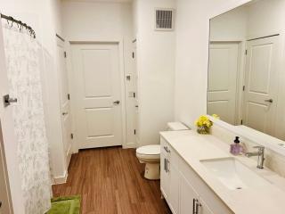 Room only with private bath in a 2BR apt 15min from airport and downtown - Austin - 5