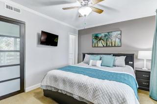 Amelia's Treehouse 2 blocks to beach Pool access Large Screened in balcony Centrally located 5005 - 1