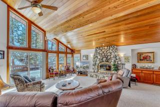 Handcrafted Tahoe Retreat Walk to Beach & Ski - Tahoe City - 3