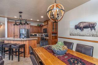 HotTub-Elkpoint-True Ski In Ski Out Family &Pet Friendly - 3
