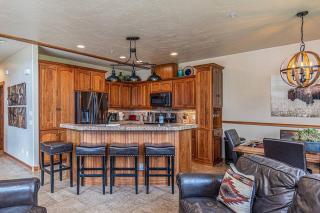 HotTub-Elkpoint-True Ski In Ski Out Family &Pet Friendly - 2