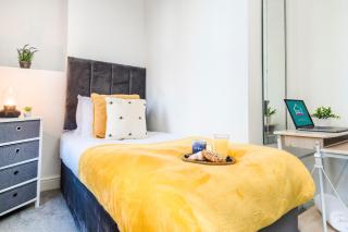 Entire House Sleeps 5-7 with 3 Bathrooms Close to City Hospital 10 minutes from Town outside of the Not in CAZ Zone - Birmingham - 4