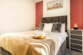 Entire House Sleeps 5-7 with 3 Bathrooms Close to City Hospital 10 minutes from Town outside of the Not in CAZ Zone - Birmingham - 6
