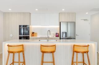 Sol 803 - Coolangatta Kirra Luxury - Linen Provided - Min. 3 Nights - 4