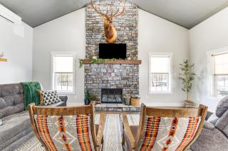 Family Retreat with Fire Pit and Yard in Mineral City - 7