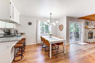 Swim, Hike, Ski and Unwind Lake Arrowhead Retreat! - Lake Arrowhead - 3