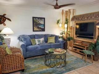 Tiki Hale Lua at the Surf and Racquet Club - 3