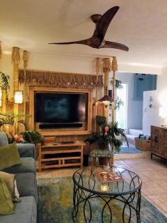 Tiki Hale Lua at the Surf and Racquet Club - 4