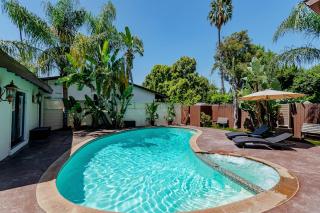 Cozy Home with Pool and Jacuzzi Minutes from Universal Studios - 9