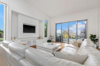 Grandview on Bayview - 2