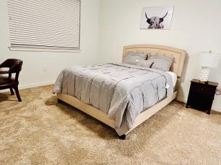 Room only with private bath in a 2BR apt 15min from airport and downtown - Austin - 9
