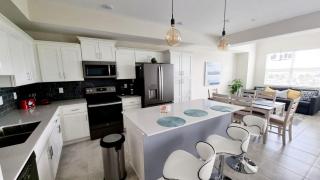 Stunning Storey Lake Resort and Game room - 5