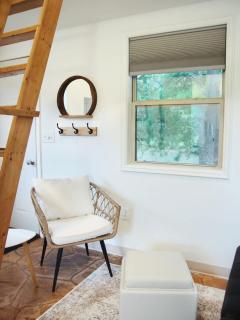 Riverfront Getaway Cabin #1 - Sleeps 4 - Stockton - 8