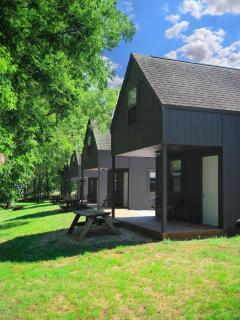 Riverfront Getaway Cabin #1 - Sleeps 4 - Stockton - 0