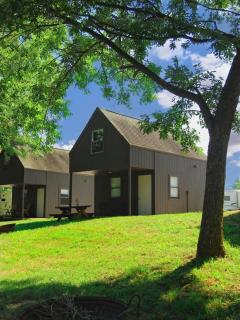 Riverfront Getaway Cabin #2 - Sleeps 5 - Stockton - 0