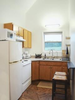Riverfront Getaway Cabin #2 - Sleeps 5 - Stockton - 6