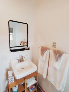 Riverfront Getaway Cabin #3 - Sleeps 4 - Stockton - 3