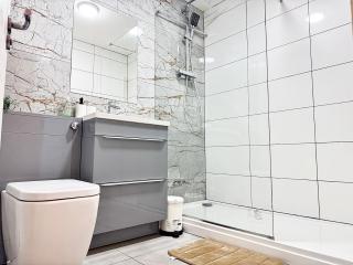 Spacious Birmingham Luxury Apartment - 2 Bed - Free parking - Washing machine - 50inch HD TV - Netflix - Birmingham - 2