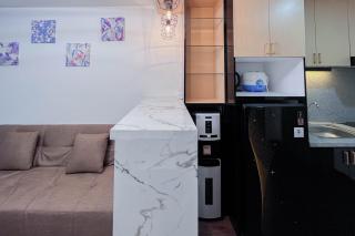 Best Choice and Restful 2BR Vida View Makassar Apartment By Travelio - Pampang - 5