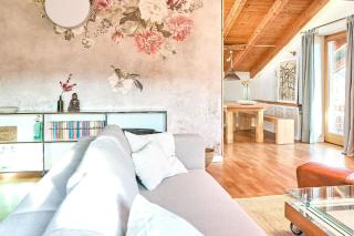 Stillvolle Ferienwohnung mit Balkon, fußläufig zum Chiemsee - Übersee - 0