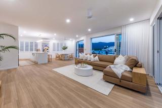 Whitsunday Waterfront Luxury at 19 The Cove - Airlie Beach - 3