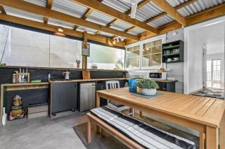 Heritage Charm - New Plymouth Holiday Home - 2