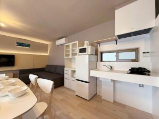 Reno bld - Modern 2-Story Apt Near Peace Park Sleeps 10 - Hiroshima - 1