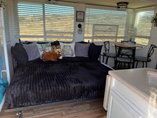 Rustic Farm meadow stay - Temecula - 2