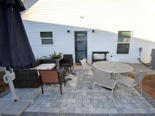 Modern Ranch Fenced Backyard - 6 mins to South End - Charlotte - 3
