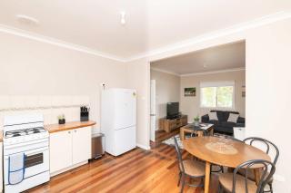 Kinross on Cox - Cosy Family Home - 1