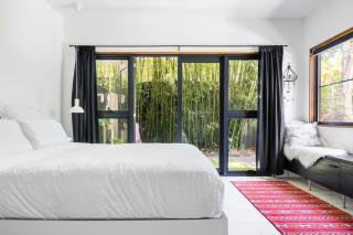 StayByronBay - The Little French Salon de la Sirène and Scandinavian Simplicity Byron Bay - 9