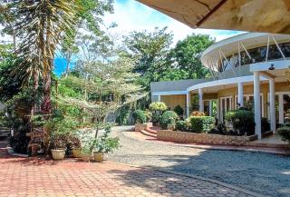 RedDoorz at Alejandro's Suites & Venue - 5