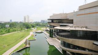 Nice and Relax 1BR at Grand Sungkono Lagoon Apartment By Travelio - Surabaya - 3
