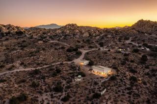White Desert House Luxe Hideaway Views Spa - Yucca Valley - 3