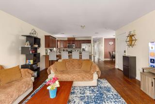 Newark Gem Pearl 3BR, 2BA - Sleeps 10 - Walk to Prudential Center and Newark Penn Station, Near EWR and American Dream Mall, includes WiFi - Laundry - Backyard - Gym - 7