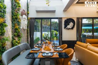 StayVista at La Belle Vue - Lawn, Pool & Bar - 8