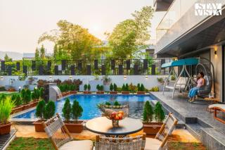 StayVista at La Belle Vue - Lawn, Pool & Bar - Karjat - 7