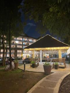 Cozy 2BR Condo Free Pool Access - Manila - 5